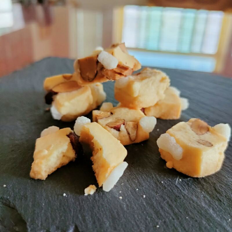 【BakerShop 貝克夏】珍珠糖帶皮杏仁果手工餅乾 || 罐裝280克，約40片 1
