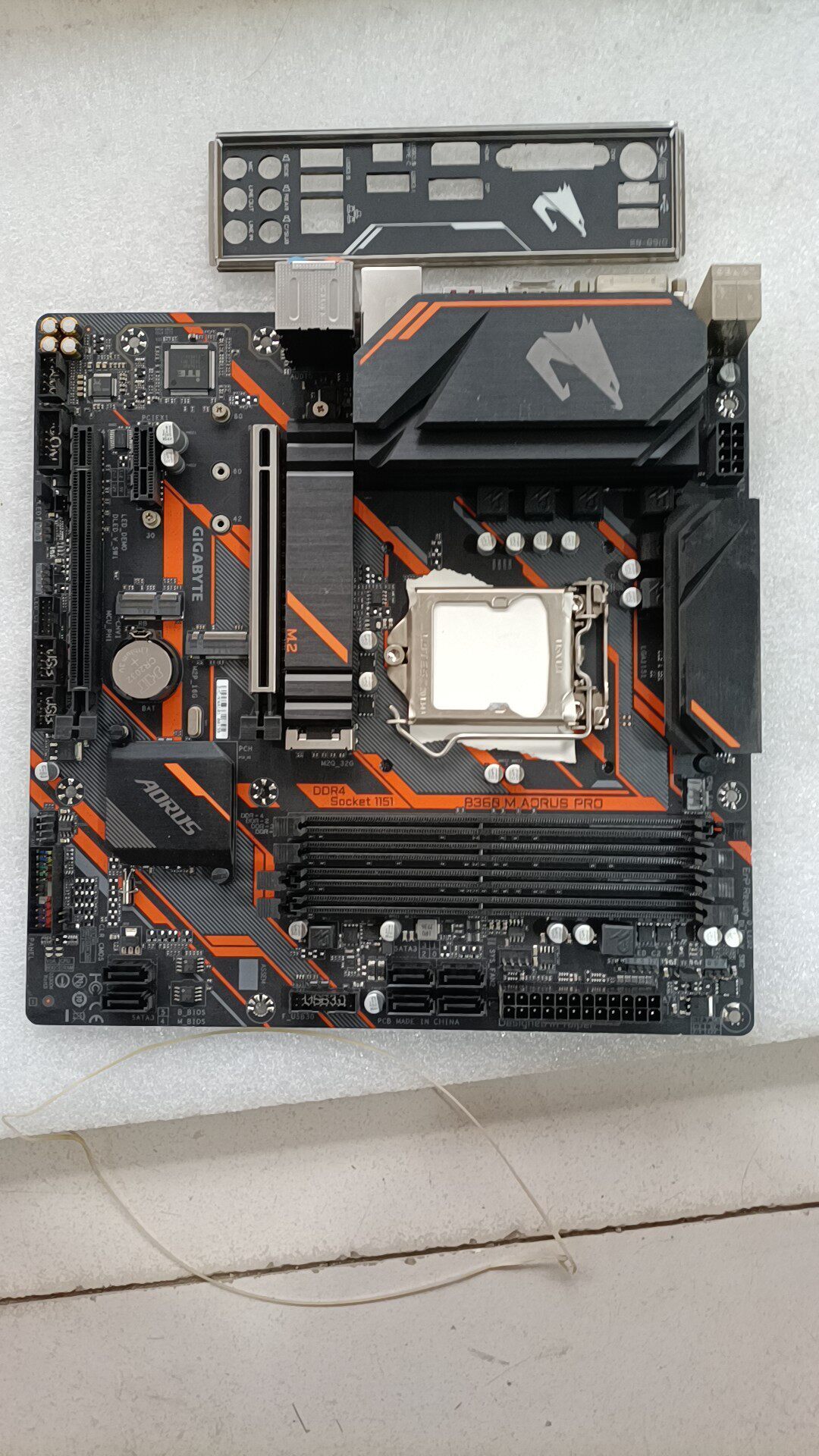 技嘉B360M AORUS PRO 主機板 二手拆機 成色漂亮 功能正常 支援M.2 SSD 無技術支援