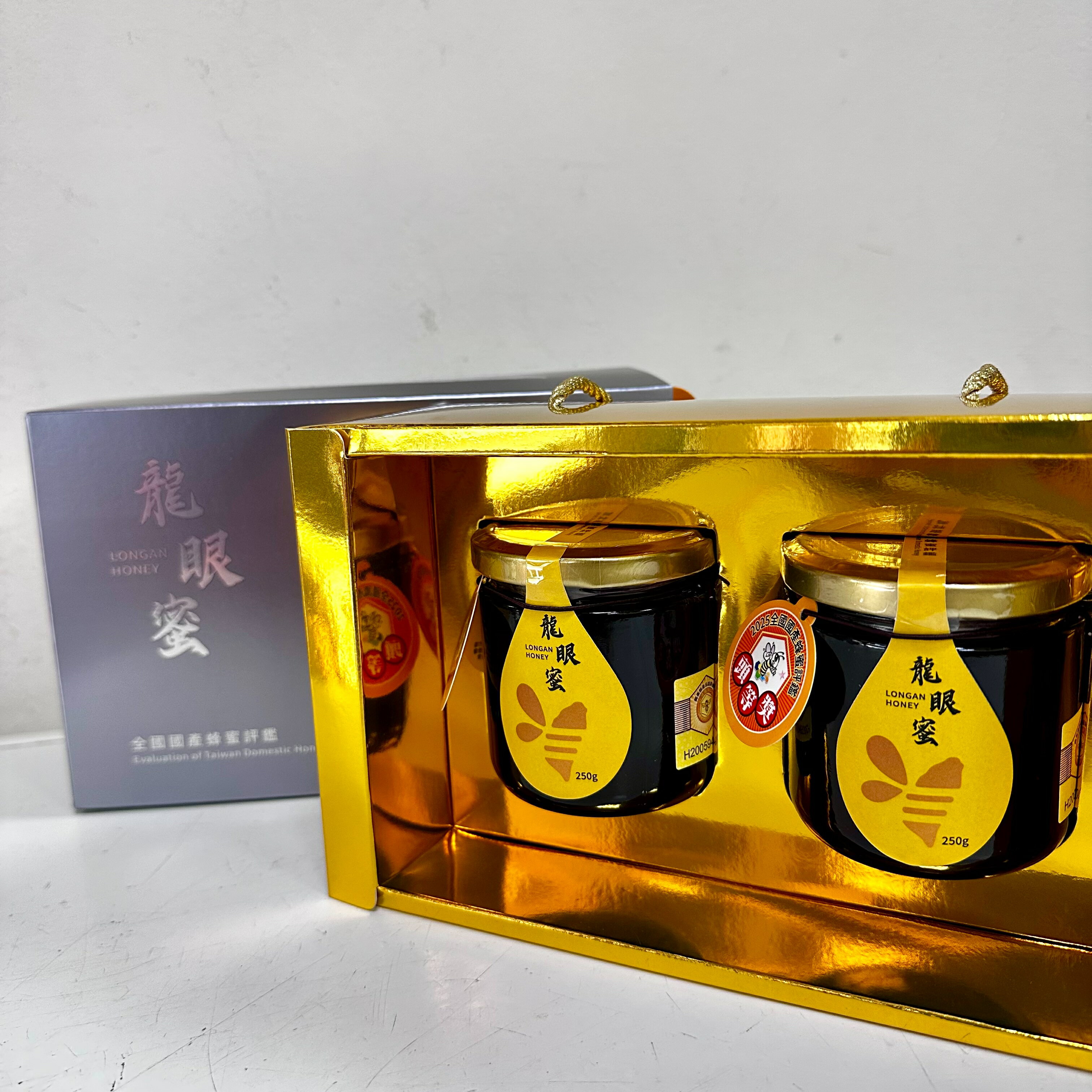 【送禮首選】2025年全國龍眼蜜評鑑頭等獎蜂蜜250g禮盒｜南投．皇廷養蜂場//另售蜂蜜.龍眼蜜.蜂花粉.蜂王乳.蜂蜜醋系列.蜂膠.蜂蠟