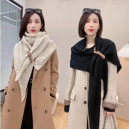 韓版秋冬保暖皮扣披肩開叉加厚三角斗篷外搭女士針織圍巾毛線圍脖 99購物節