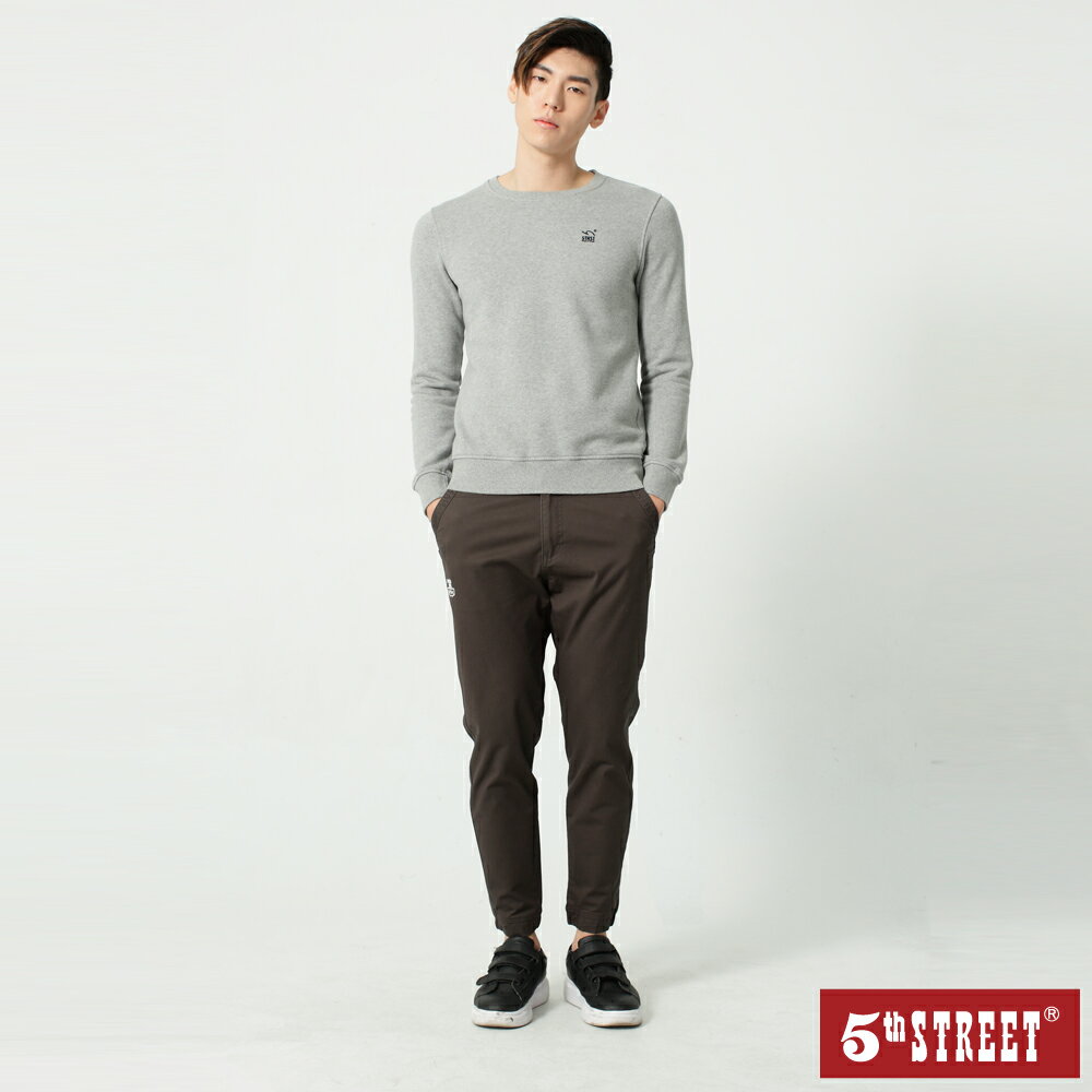 男裝 潮系列縮口長褲-暗灰色 (970232) 【5th STREET】【APP下單天天10%回饋】 ★神褲節 治裝激推 最高折426 2