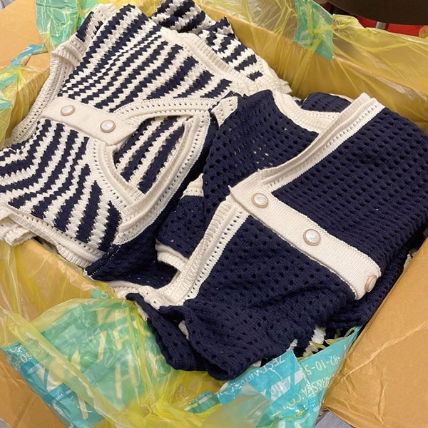 ANNAS 正韓 小香 洞洞 背心 無袖 上衣 針織衫 條紋 外套 外搭 金屬釦 珍珠釦 韓國 8