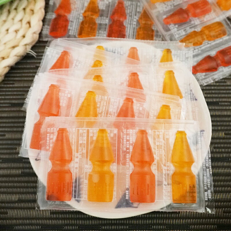 【晶晶】水果橡皮糖 (水果瓶橡皮糖 水果軟糖 象皮糖 可樂瓶QQ糖 ) 600g(約30排) (台灣糖果)