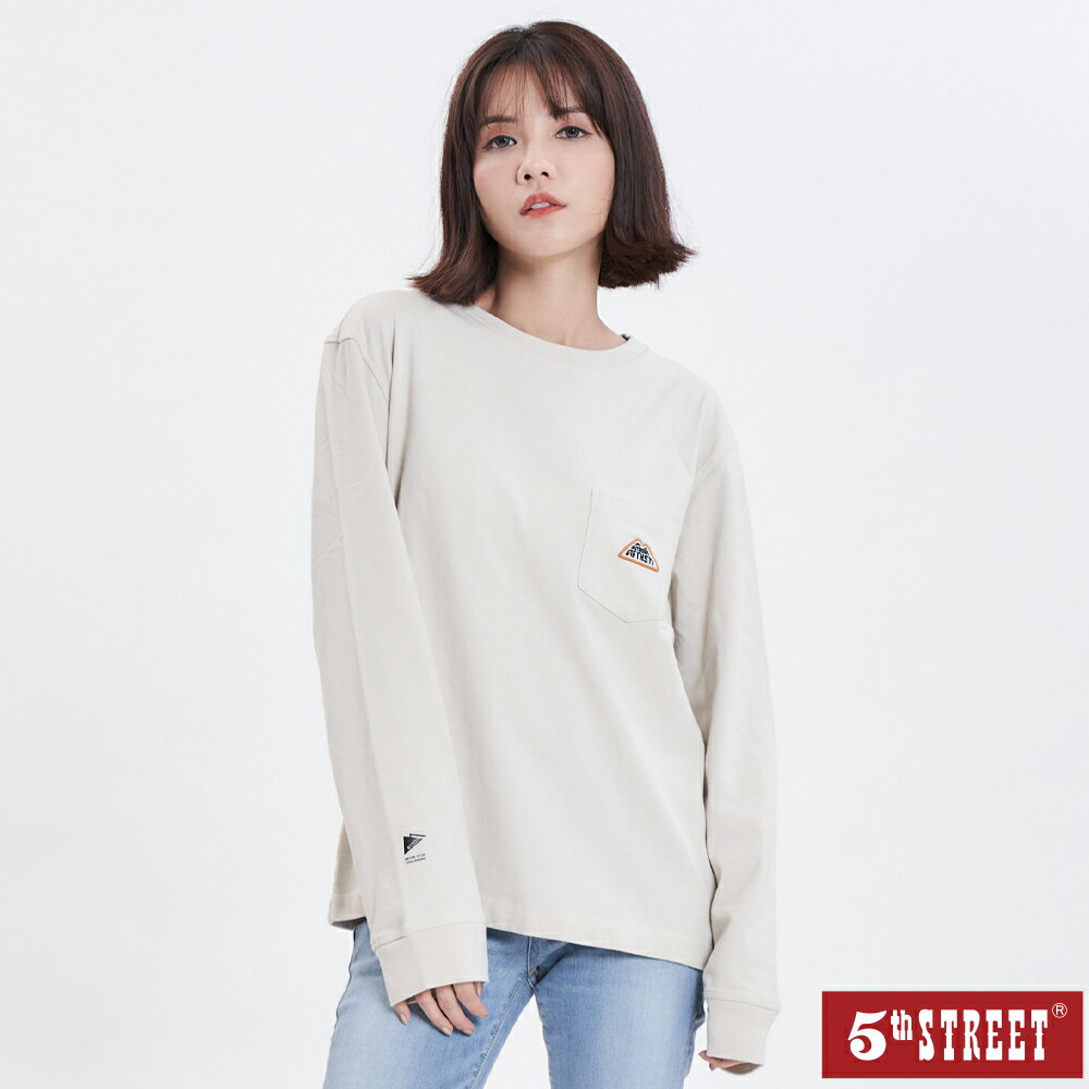 中性款 黑熊冒險印花長袖T恤-淺卡其 山形 (560908) 【5th STREET】【全館滿$3000贈環保餐具收納包】