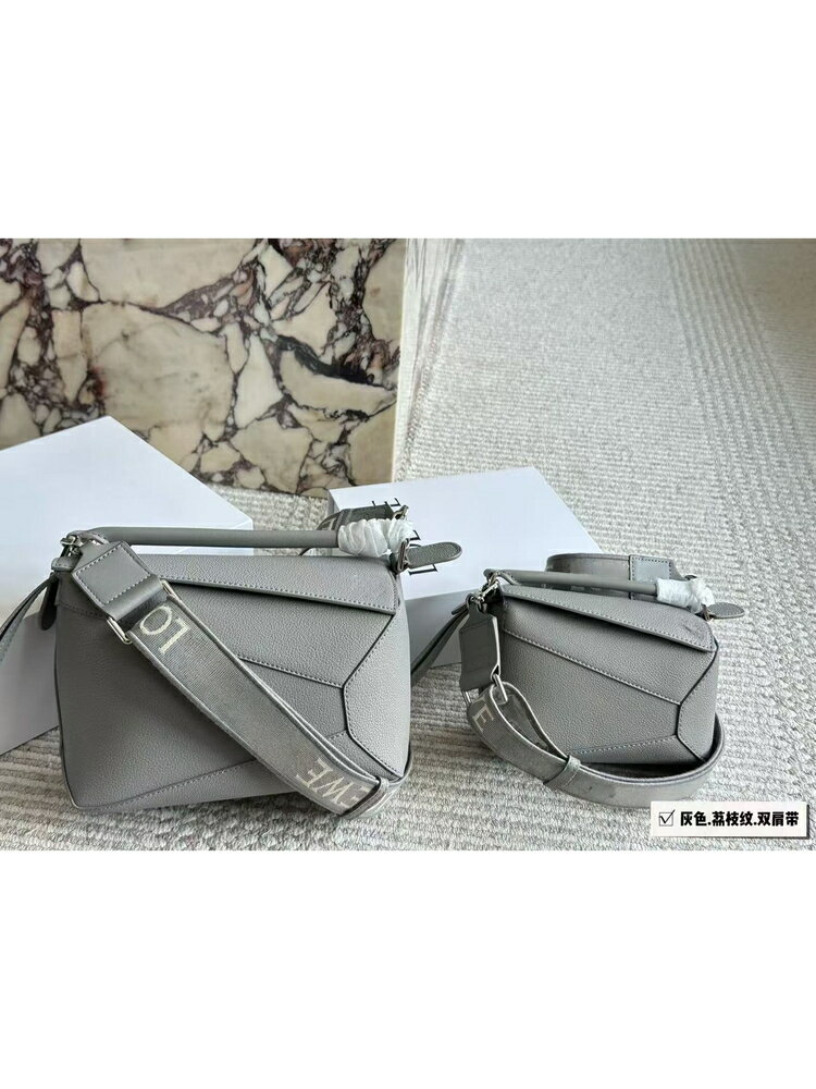 2024包包新款mini菱格軟皮幾何包拼接真皮女包斜背手提大包枕頭包