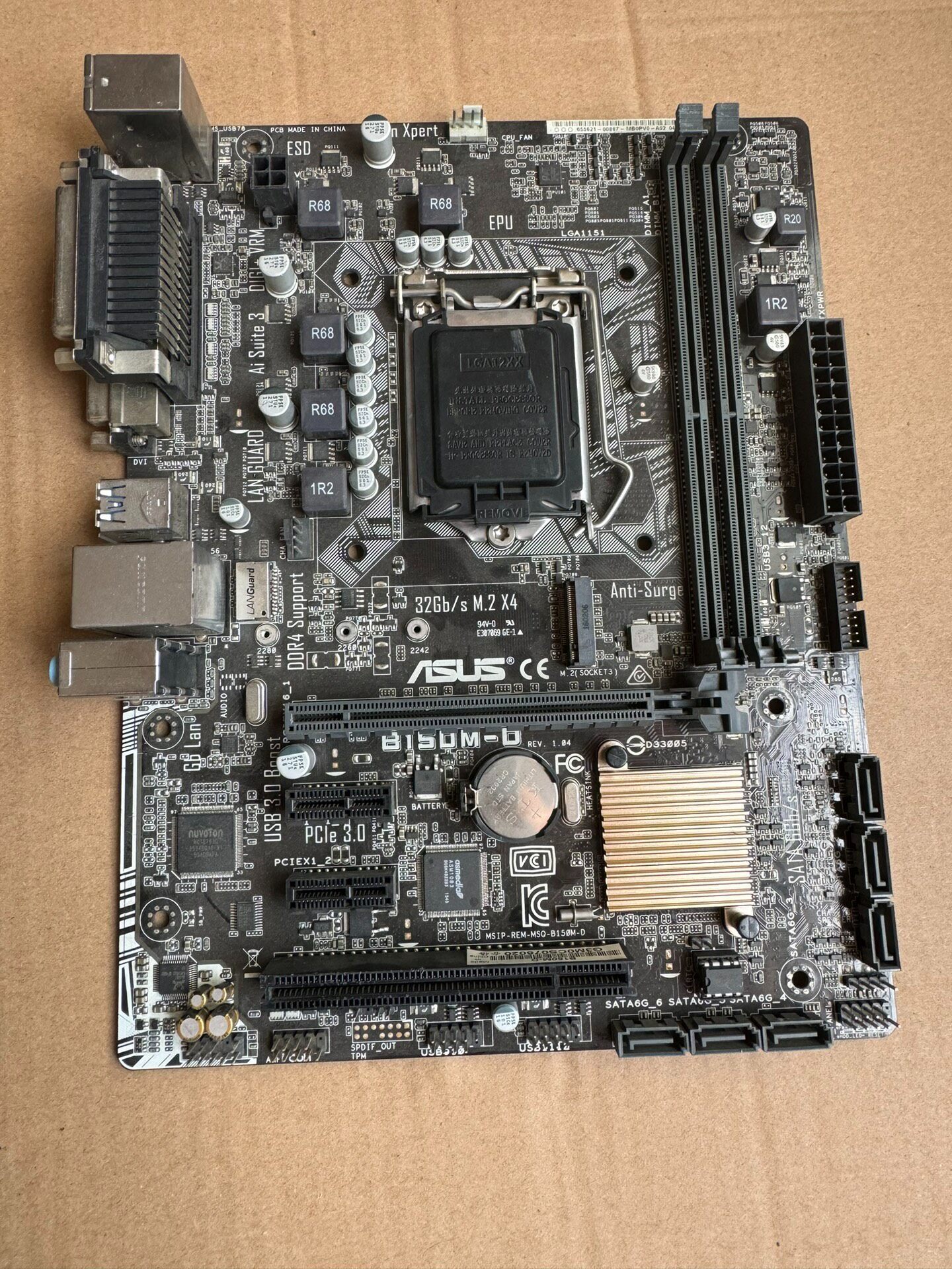華碩B150M-D主機板 拆機良品 功能完好帶擋板 支援VGA+DVI輸出 M.2硬碟介面 PCI介面 DDR4記憶體 中等版型 7天可退換