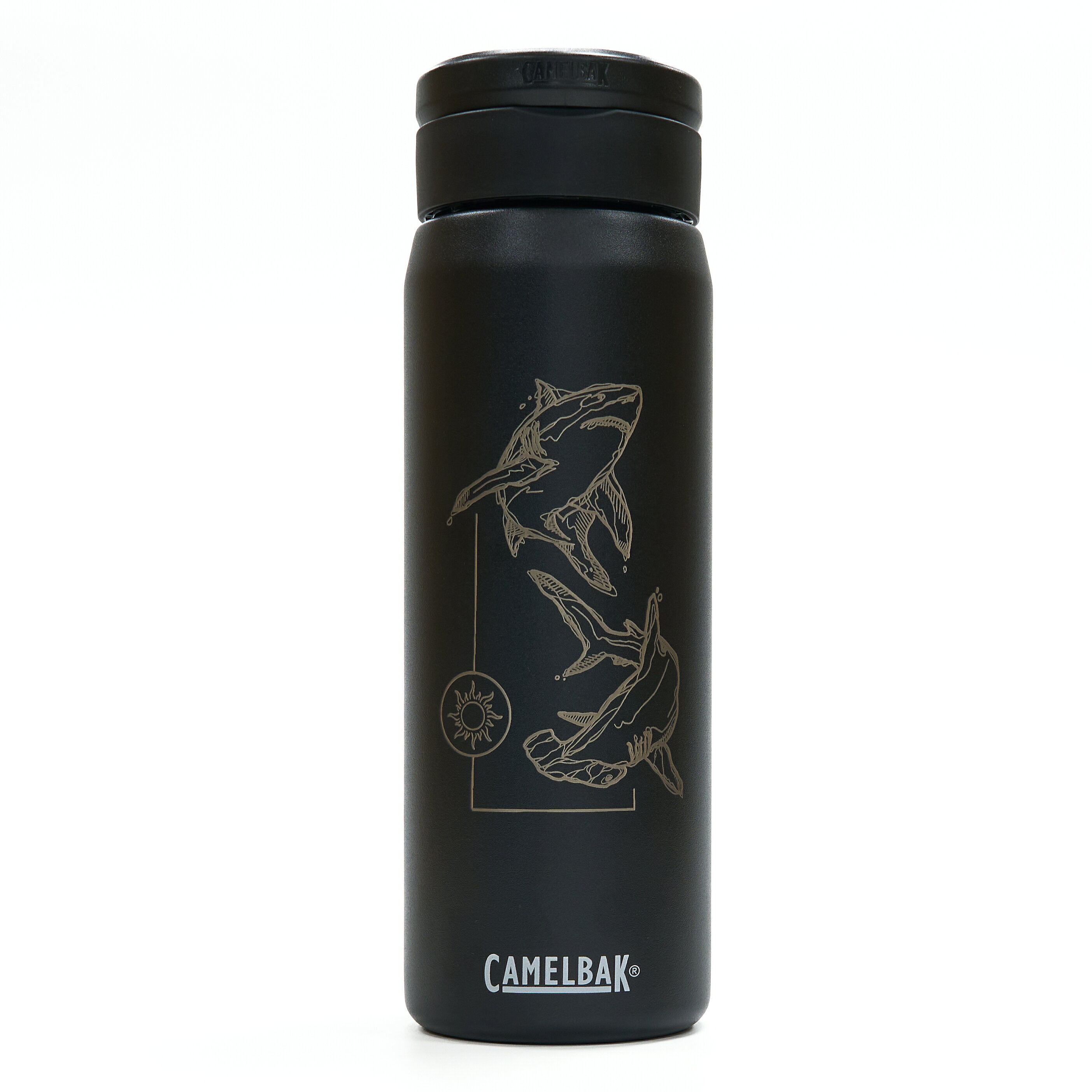 【【蘋果戶外】】Camelbak 限量-海洋質感生活 黑 鯊魚【750ml】FIT CAP 黑 不鏽鋼保冰保溫水瓶 保冰水瓶 登山水壺吸管水壺 25oz 保冰水壺 登山水壺 單車水壺