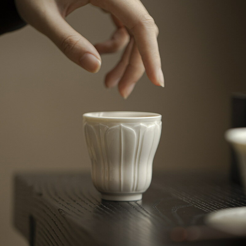 仿宋定窯白浮雕蓮花主人杯茶杯品茗杯聞香杯家用復古泡茶喝茶杯子