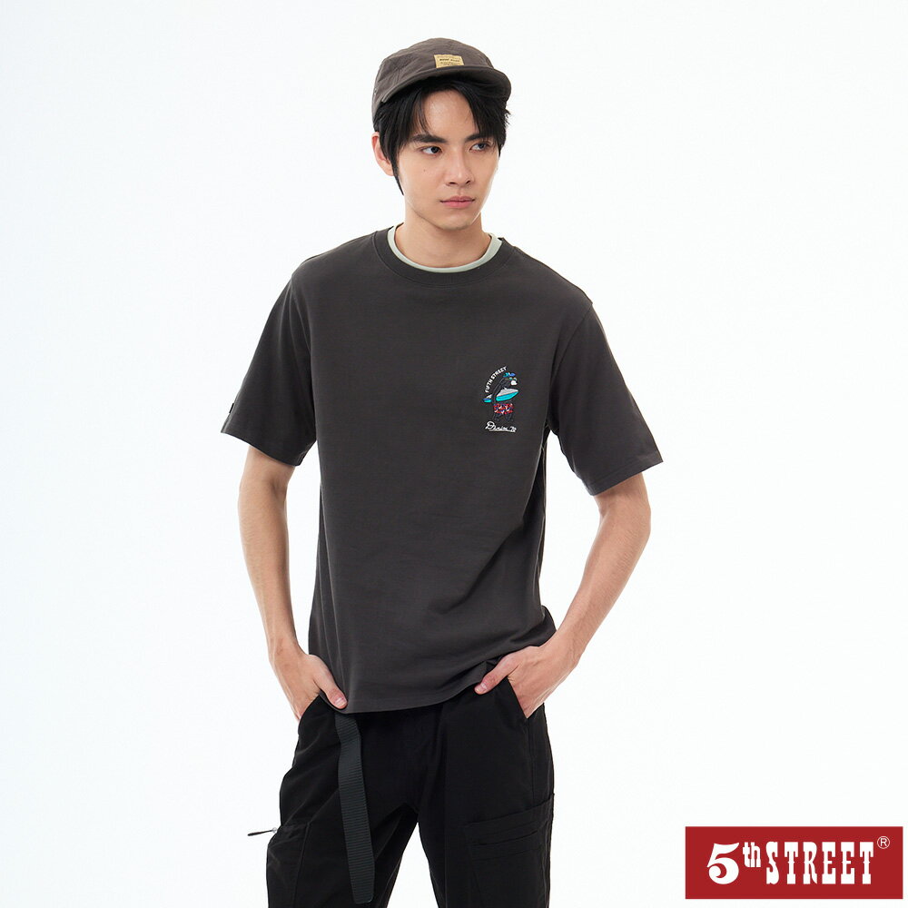 男裝 短T 動物 衝浪 印花 短袖T恤 LOGO TEE 上衣 咖啡 (571054) 【5th STREET】【全館滿$3000贈環保餐具收納袋】 ★夏季新系列 父親節送禮