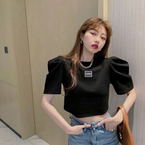 2021夏季韓版新款時尚貼標圓領修身短款墊肩泡泡短袖不規則T恤女