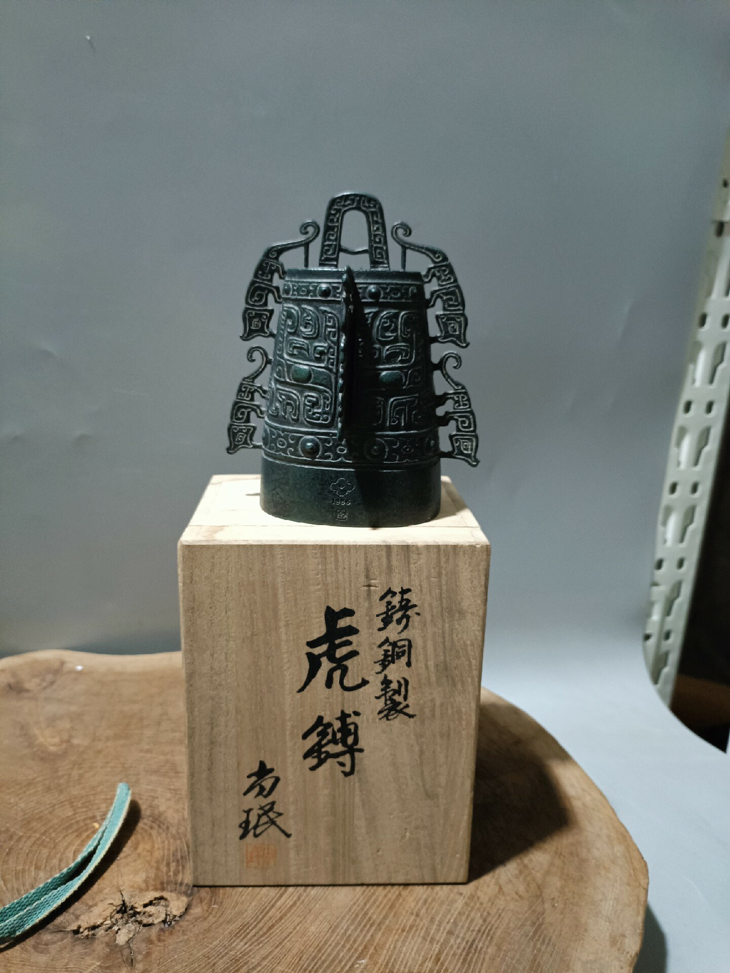 日本回流銅器昭和時期1986年日本金工名家小林尚珉作青銅虎縛1156