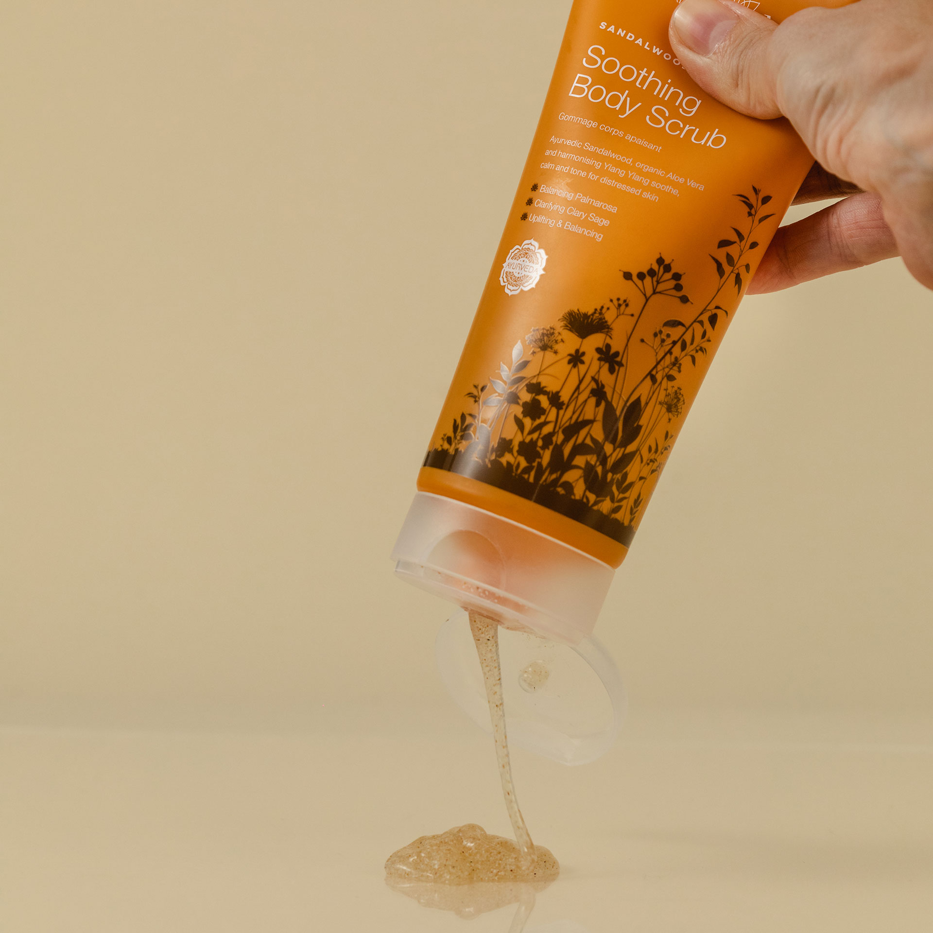 【英國城市吠陀】Urban Veda-檀香舒緩身體磨砂乳200ml (身體去角質) 1
