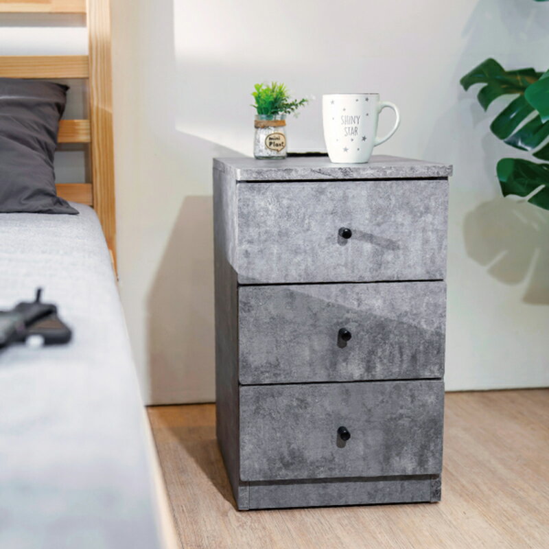 床頭櫃 收納櫃 邊櫃 日系三抽屜床頭櫃(大款)(附插座) 4色 天空樹生活館 0