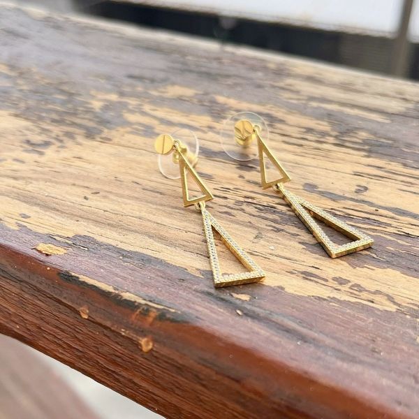 現貨專區｜鏤空三角垂墜鋼針耳環(hde47)｜送禮精選店家★Reyna jewelry 女王飾品