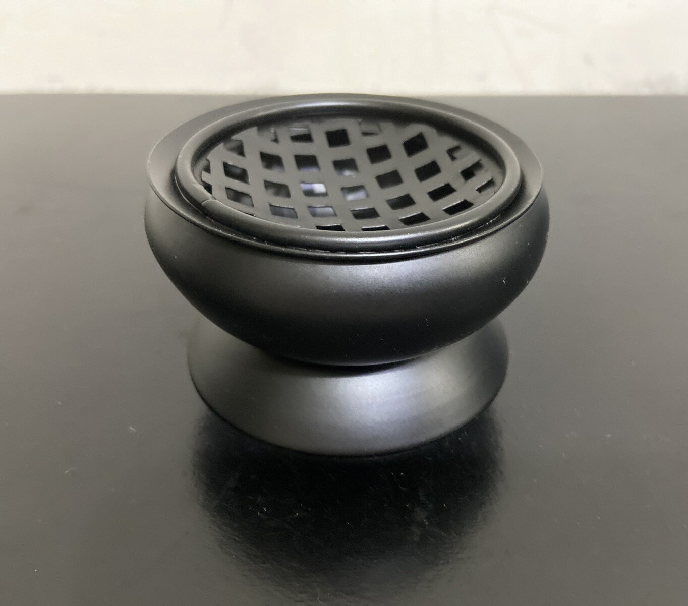 [綺異館] 印度製 香爐 鐵製 質感黑 天然薰香樹脂 / 香粉使用 香台 碳餅用 resin brass-IR01