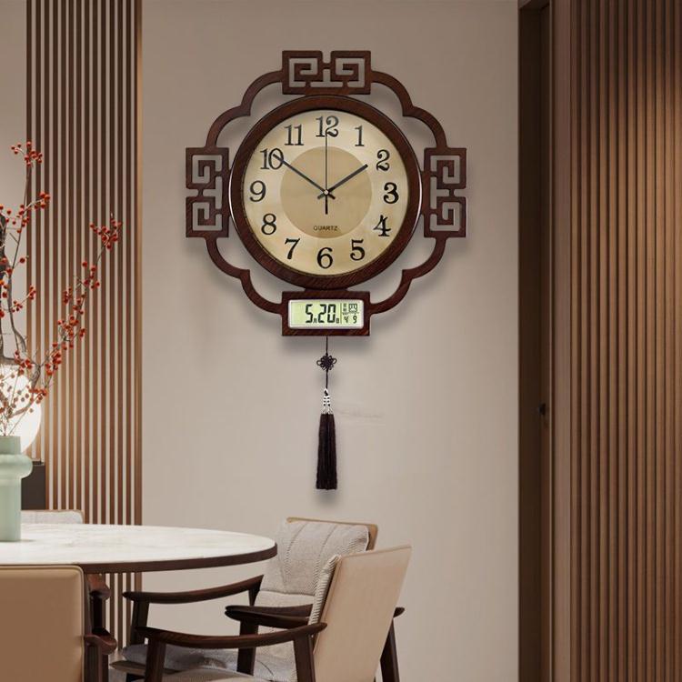 新款木質新中式掛鐘客廳萬年歷裝飾鐘表家用大氣復古掛墻時鐘