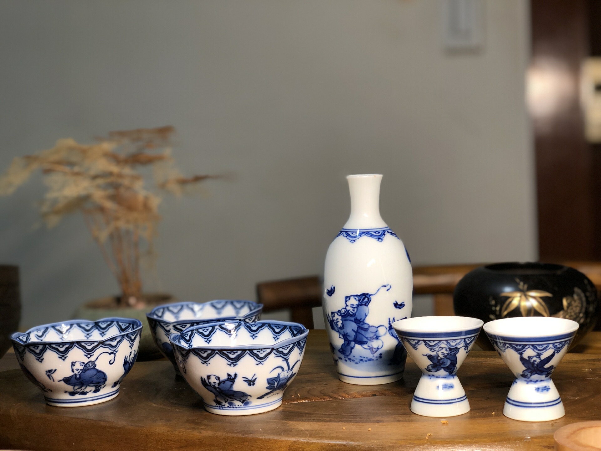 日本中古迴流鍋島華山嬰戲圖系列 手繪青花酒具三件套/花口茶碗