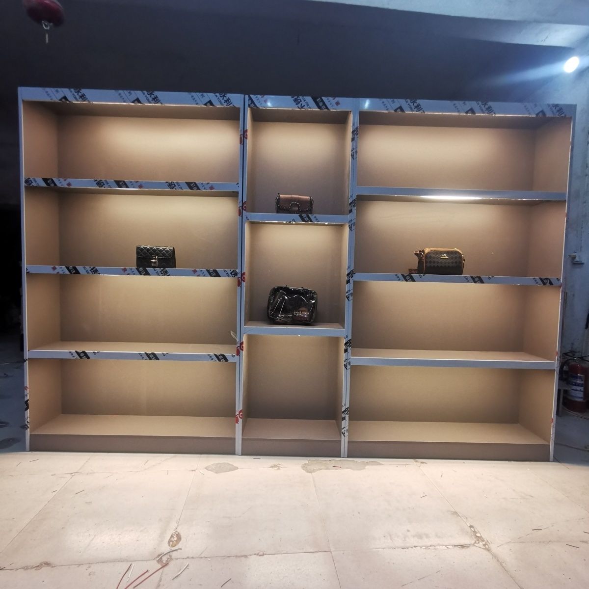 公司貨 免運 可定制!女包展示櫃鞋子包包展示架直播間櫃臺店鋪背景不銹鋼包邊 快速發貨 | 知木屋 | 樂天市場Rakuten