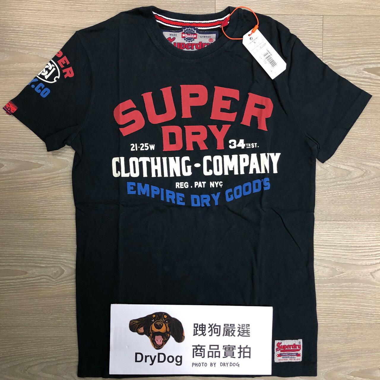 Superdry極度乾燥，Superdry極度乾燥-男T恤推薦到跩狗嚴選 極度乾燥 Superdry 旗艦款 深藍 上衣 短袖 有機純棉 國旗三色 Logo