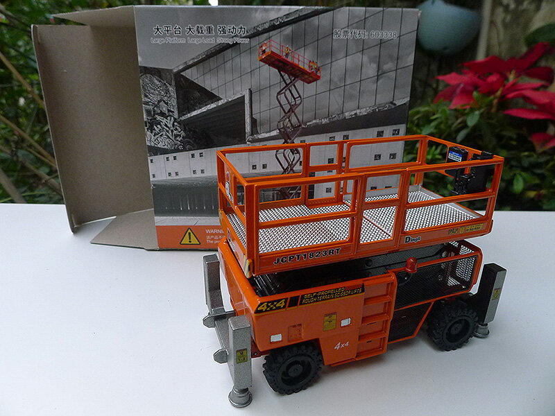 JCPT1823RT鼎力自行走升降車剪叉式高空作業平臺工程車模型 1:40