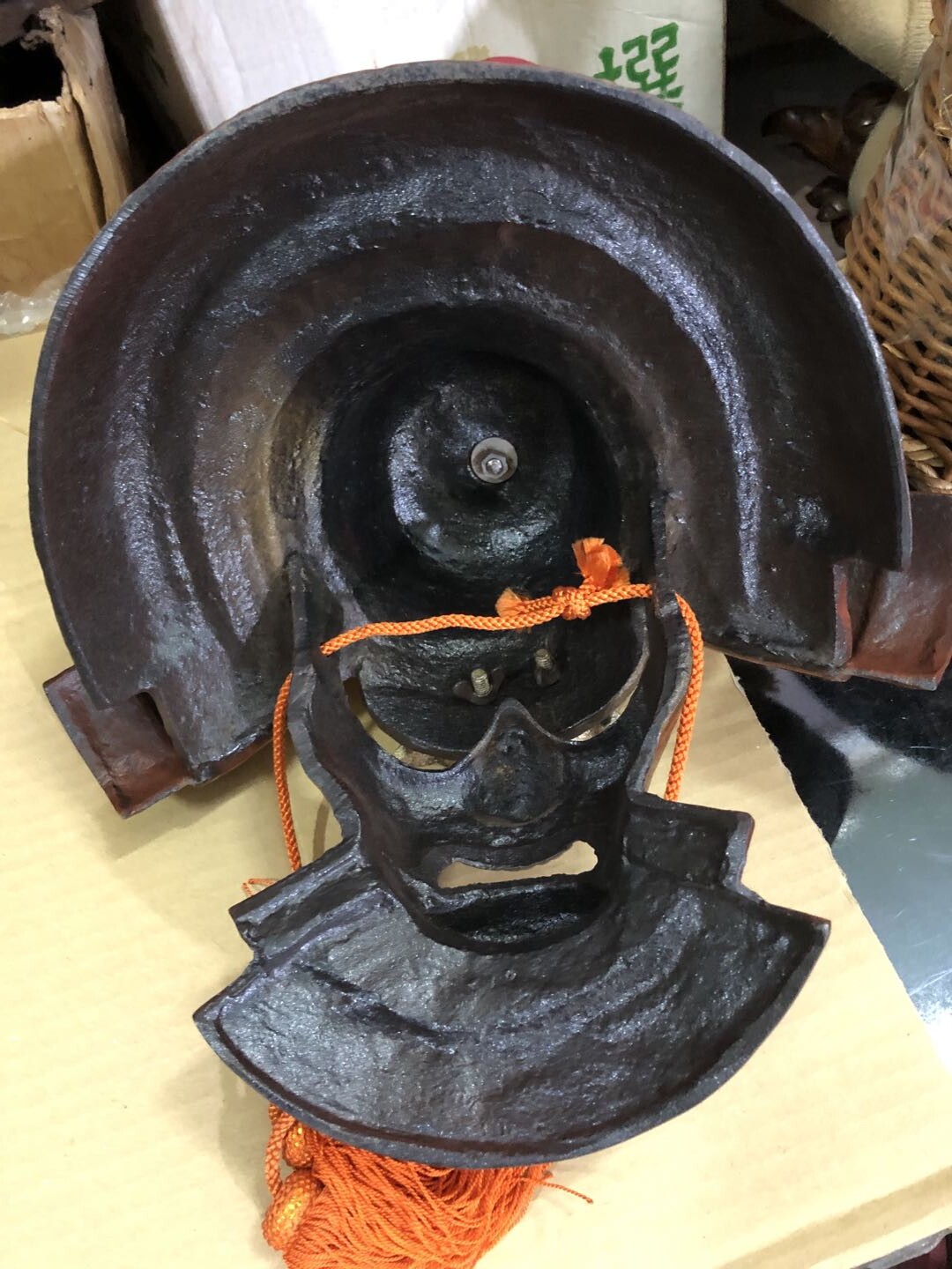 日本回流鐵制武士頭盔帶面具一個，年代比較久。 3