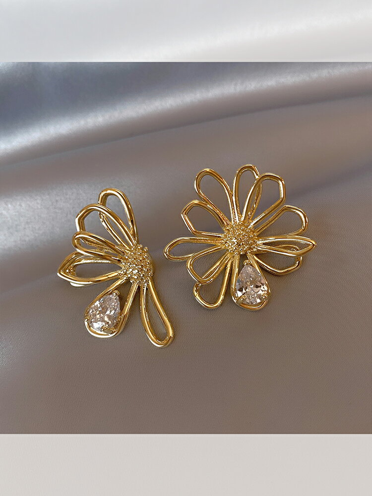 金色鏤空花朵耳釘女輕奢ins小眾設計時尚耳環韓版氣質925銀針耳飾