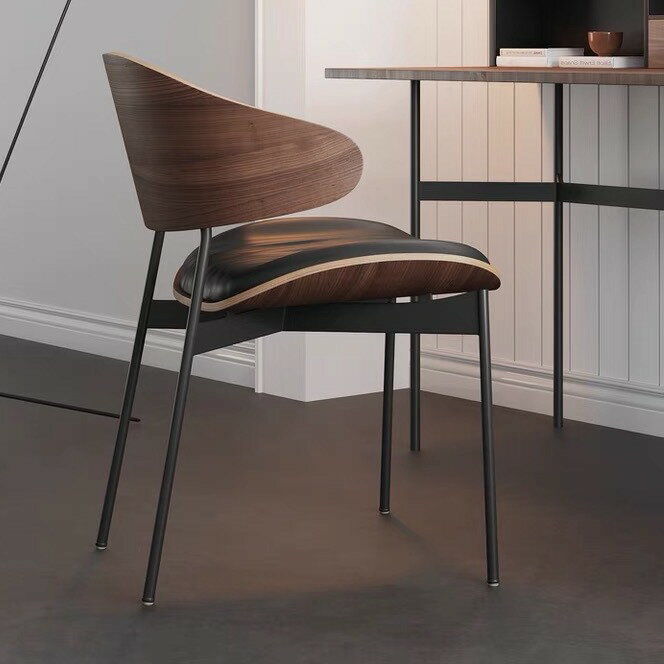 【免運】開發票 意式輕奢極簡設計師餐椅家用高級感黑色靠背北歐高端實木書房椅子