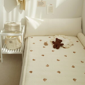 床墊 ins韓國兒童寶寶嬰兒床拍照攝影道具小熊刺繡絎縫床單薄款床護墊-快速出貨