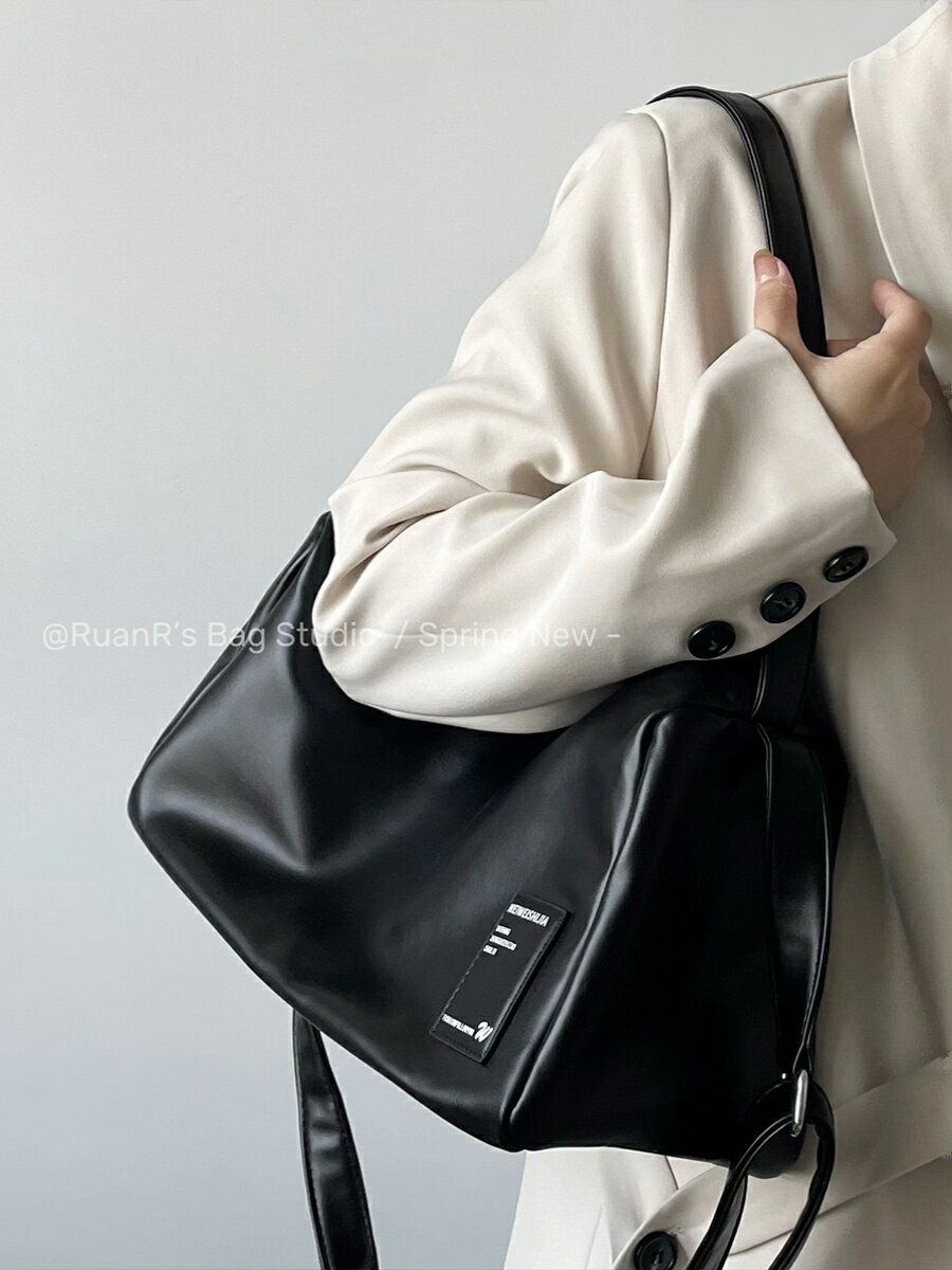 軟面大容量包包黑色高級感手提單肩側背包斜挎包女簡約休閑【時尚大衣櫥】