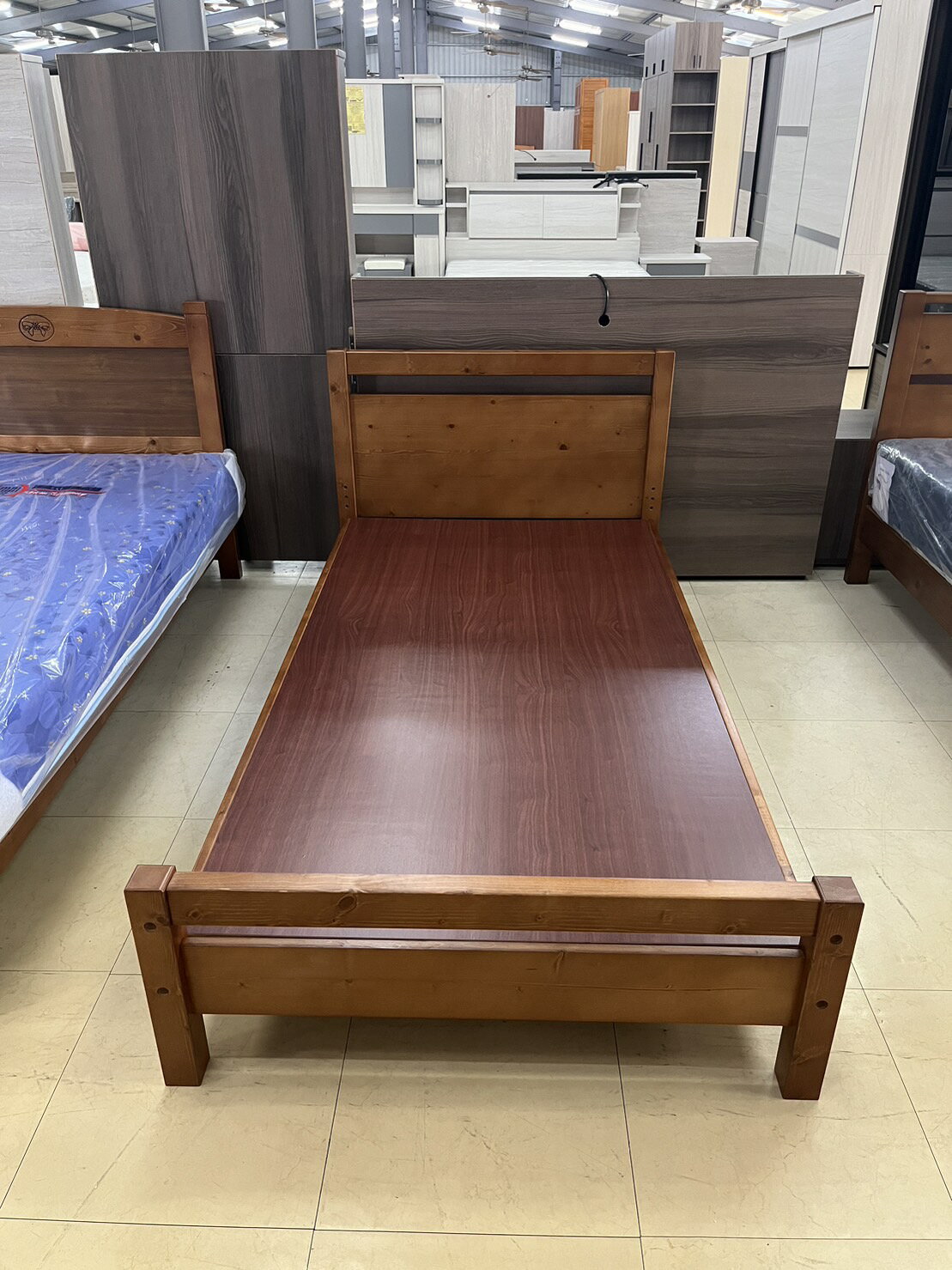 【尚品傢俱】※自運價※ Q-SN-509-4 維拉淺胡桃床架 3.5尺 / 5尺 / 6尺