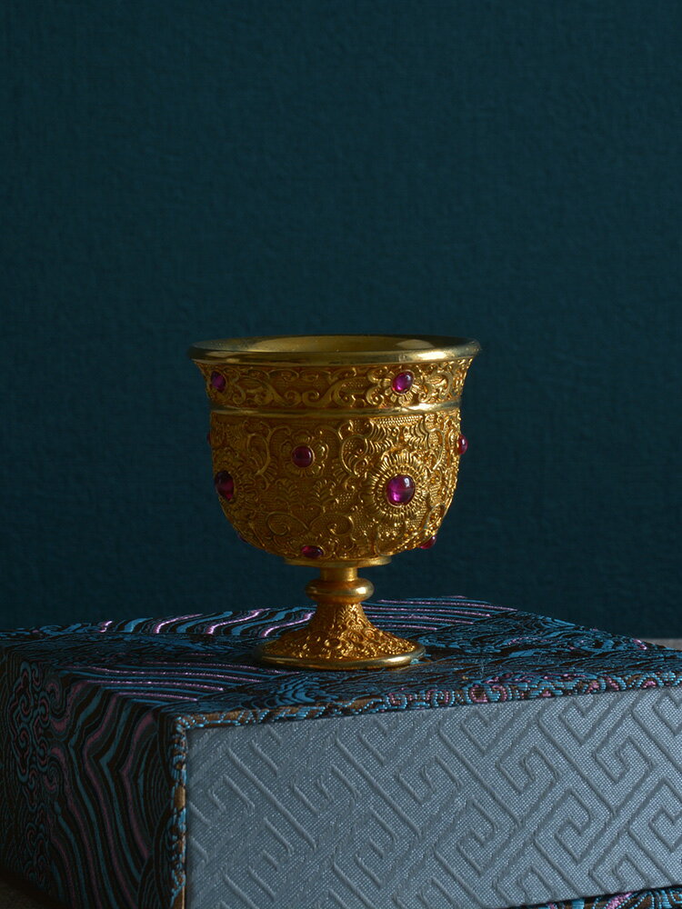 國風文玩收藏器寶相花鑲嵌寶石金杯一只古法手工純銅鎏金工藝精美
