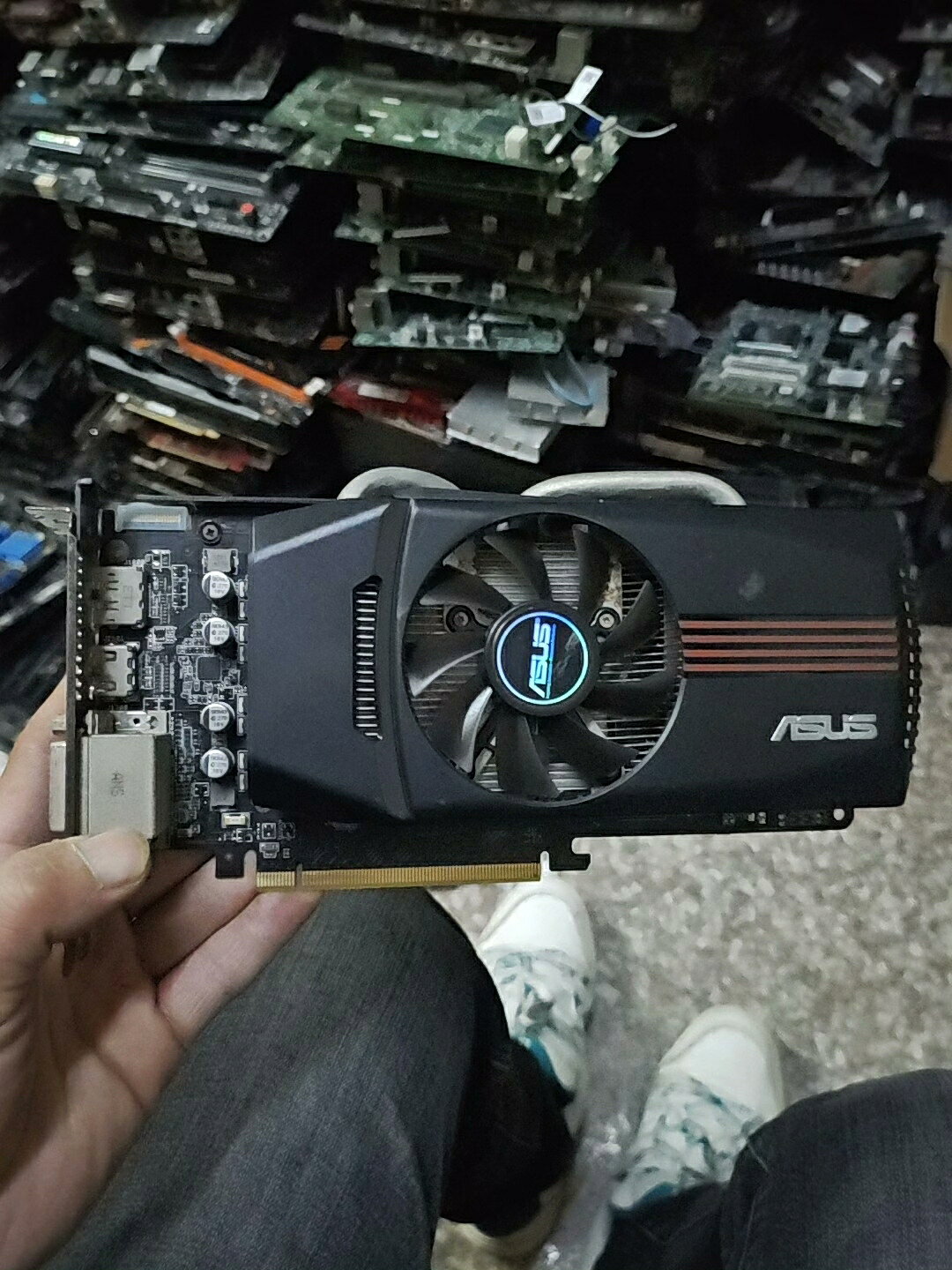 華碩HD6850 1G獨顯 拆機良品 雙DVI+HDMI+DP介面 6+6pin供電 無拆無修 測試正常 風扇運轉良好 免驅動即插即用