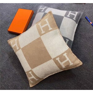 新款原單羊絨枕頭H字母印花方格抱枕優質太空棉內膽可拆卸枕套家居裝飾枕頭