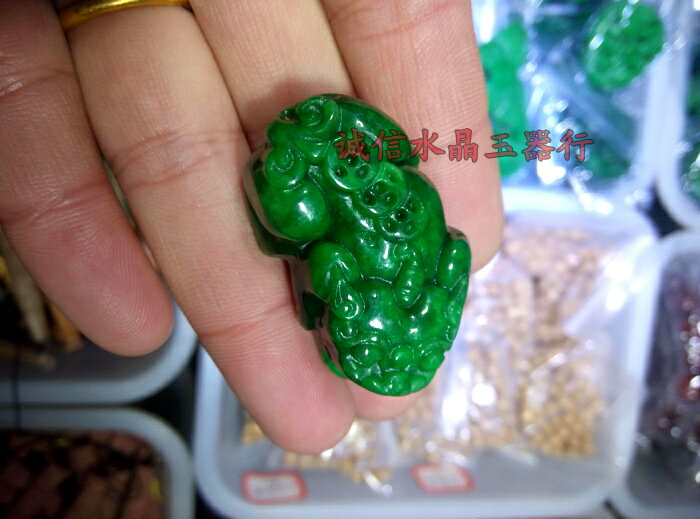 天然緬甸幹青鐵龍生全綠翡翠貔貅掛件祖母綠辟邪三錢貔貅吊墜1入