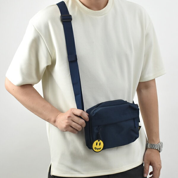 側背包 素色簡約微笑吊飾輕巧小包【NZC66】
