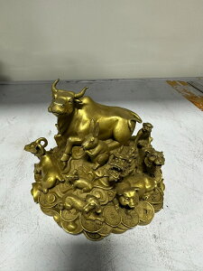 黃銅祥獅十二生肖牛，高15底座17，重2.05公斤