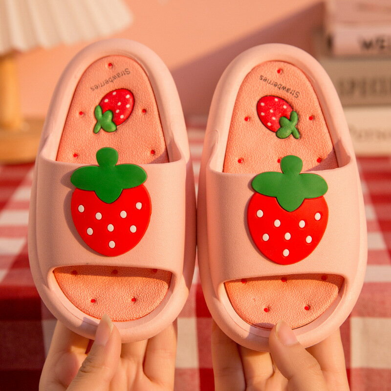女童草莓兒童拖鞋夏季家用防滑浴室洗澡可愛公主寶寶小孩涼拖男孩