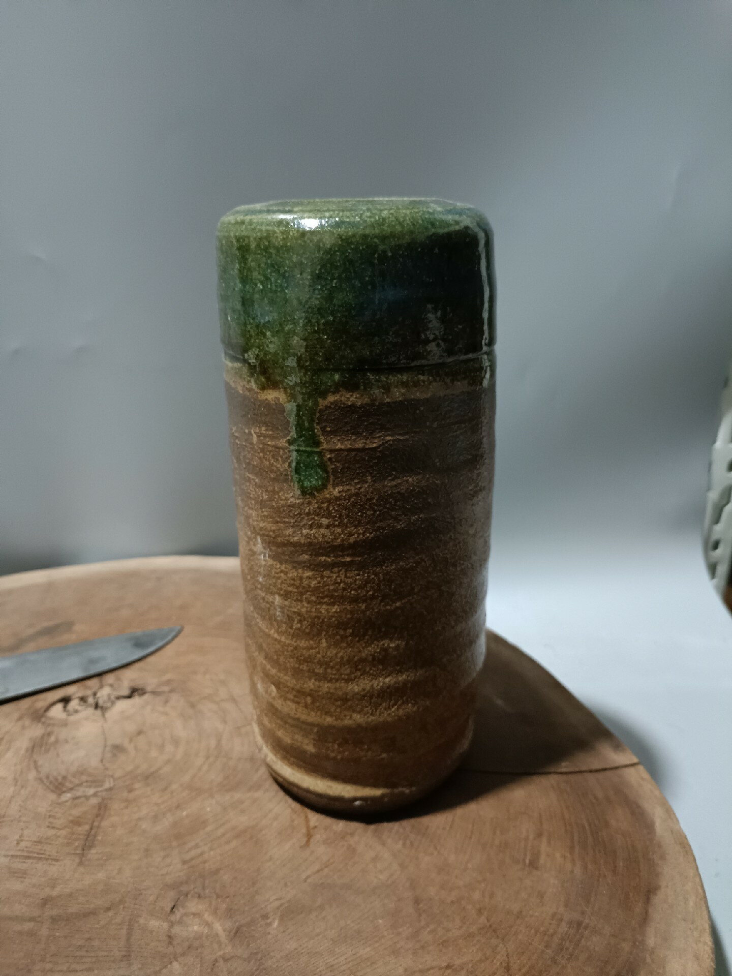 日本迴流瓷器陶器昭和時期花瓶花入花器，高度約20.5cm。肚