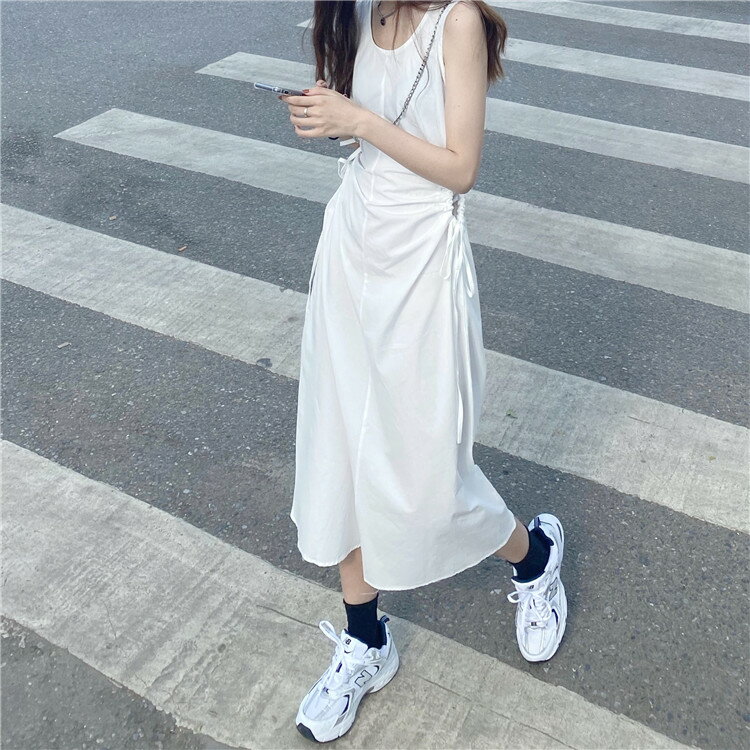 時尚小心機鏤空圓領背心白色連衣裙女夏季年新款韓版顯瘦長裙