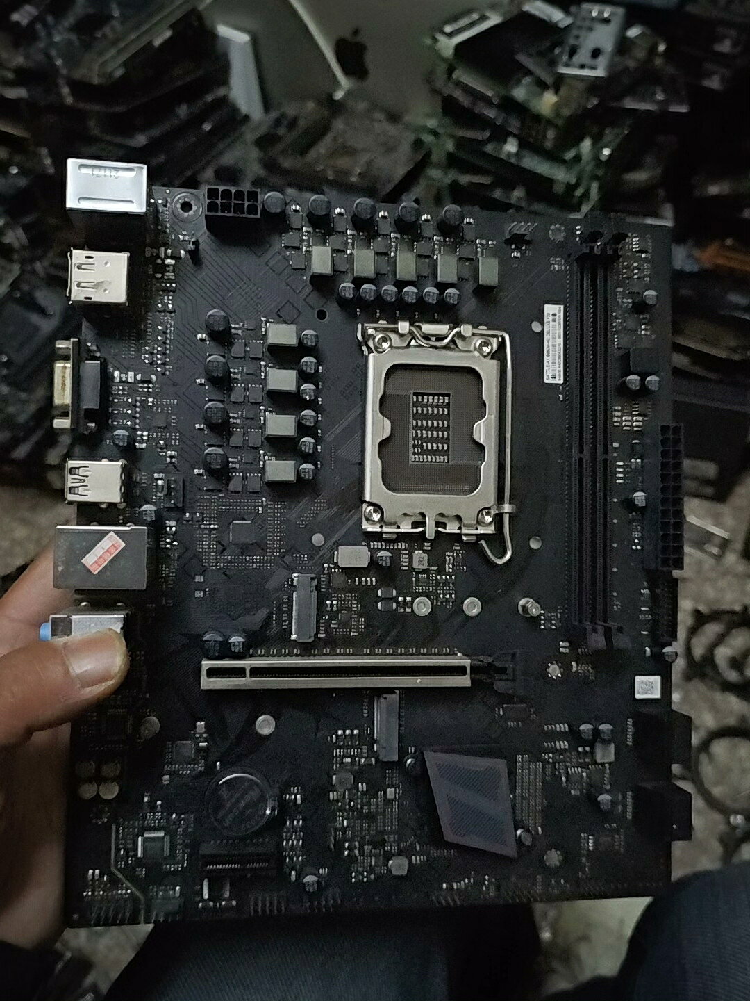 七彩虹 BATTLE-AX B660M-HD DELUXE V20 主機板 拆機品 支援12代Intel處理器 雙M.2插槽 DDR4記憶體 介面齊全 帶擋板 功能正常