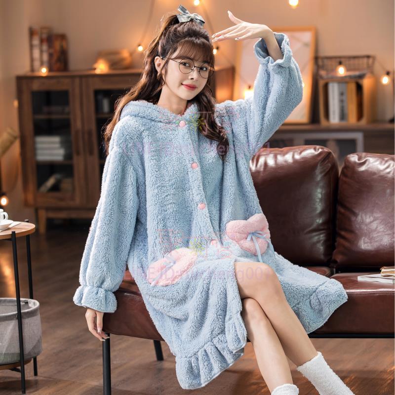 睡衣女 秋冬加厚可外穿家居服 草莓熊法蘭絨睡袍 卡通長款浴袍【不二雜貨】