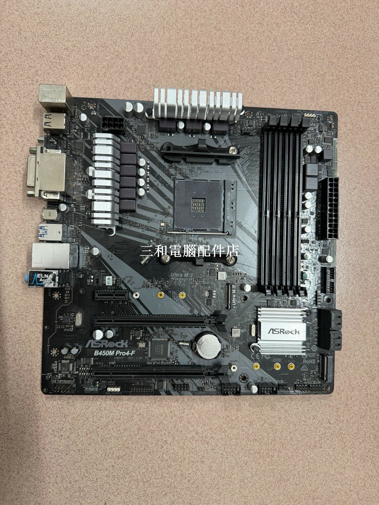 二手華擎B450M Pro4 F 主板 如圖拍 附後配擋板 支援R3 R5 1500 2600 3500 5500 更新Bios MicroATX 中板