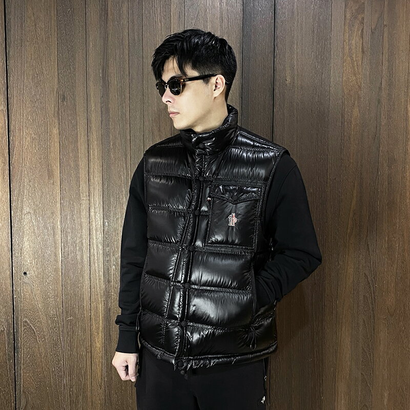 美國百分百【全新真品】MONCLER 羽絨背心 連帽 男款 歐洲精品 保暖 防寒 logo 黑色 DA06