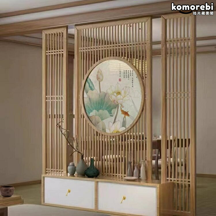 【新中式鏤空】木雕屏風 玄關隔斷 實木花格 仿古門窗 折屏 客廳裝飾 鏤空雕花 可摺疊設計 自然木紋 手工雕刻 居家風水佈置