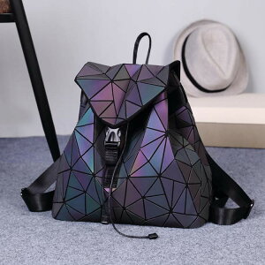 後背包菱格女日本磨砂變色2018新款電腦旅行書包幾何背包