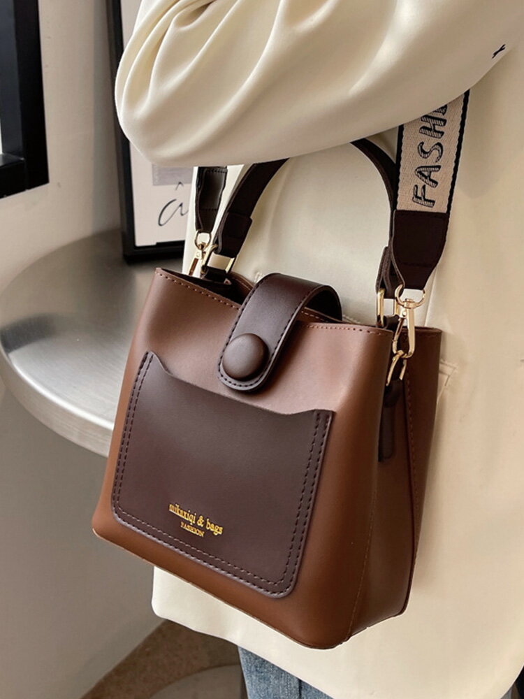 2024新款春季斜挎包工裝風手提肩斜挎百搭休閑復古水桶包手提女包