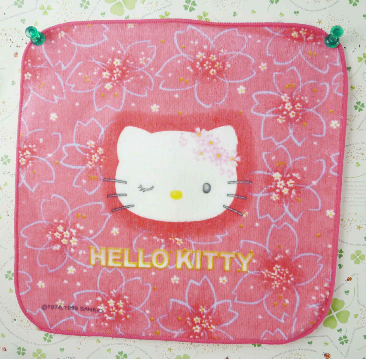 【震撼精品百貨】Hello Kitty 凱蒂貓 方巾/毛巾-紅眨眼 震撼日式精品百貨