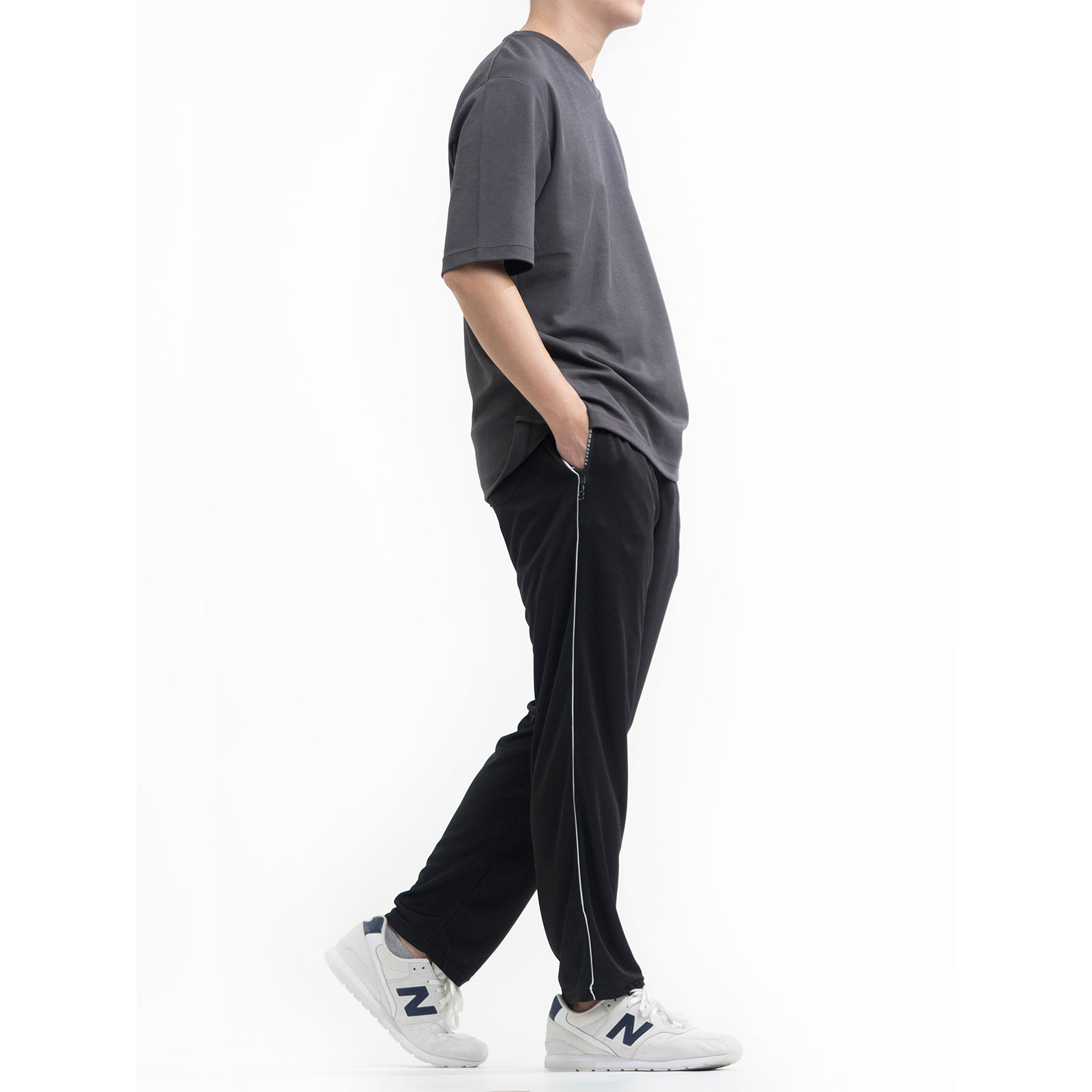 休閒運動風輕薄長褲 平口長褲 素面運動褲 都市戶外風格休閒長褲 拉鍊口袋運動褲 配色線條運動長褲 Track Pants 全腰圍鬆緊帶休閒褲 黑色長褲 Athleisure Track Pants Sports Pants Lightweight Casual Pants (312-7258-08)藍色 (312-7258-21)黑色 L XL 2L (腰圍:26~37英吋/66~94公分) 男 [實體店面保障] sun-e 6