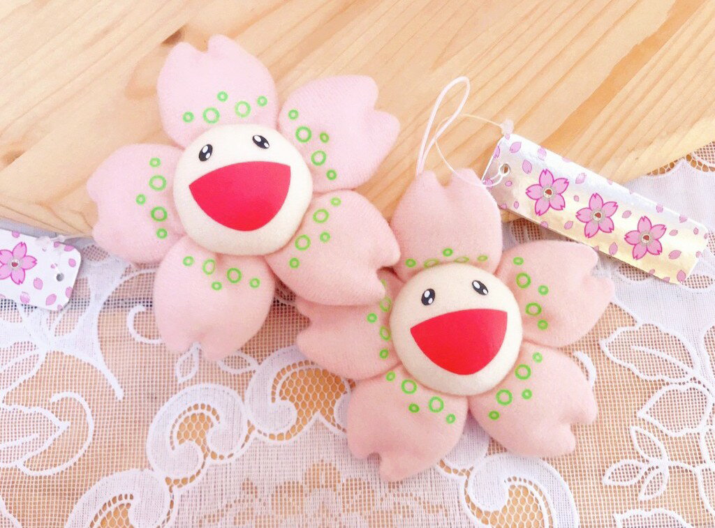 村上隆Takashi Murakami 太陽花 kaikai kiki 小花   櫻花別針 吊飾 2