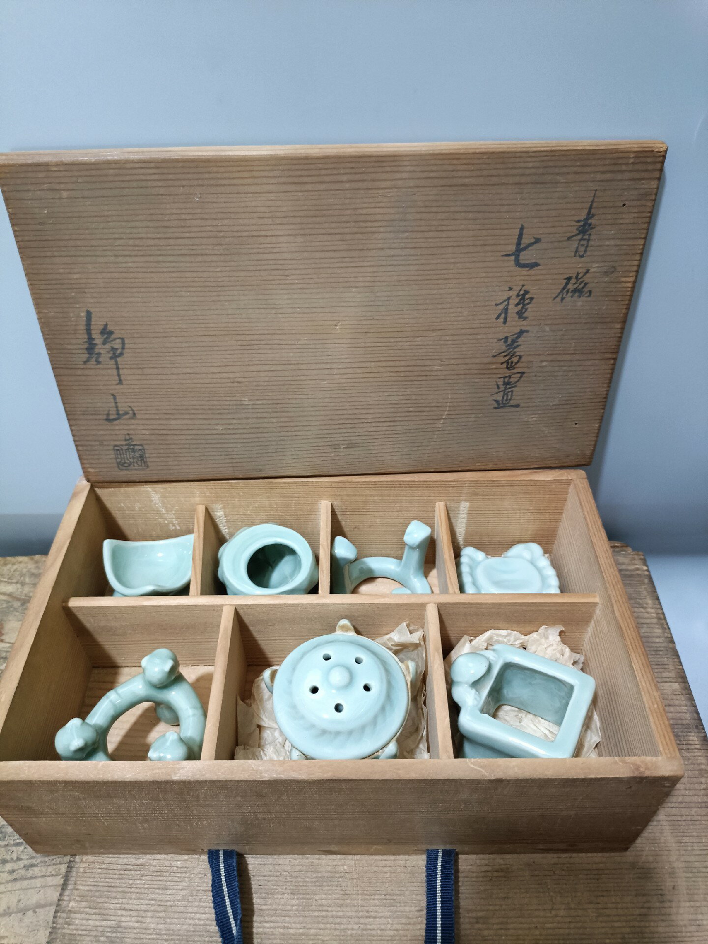 日本回流瓷器古董昭和早期日本青瓷名家靜山作青瓷七種蓋置。日本